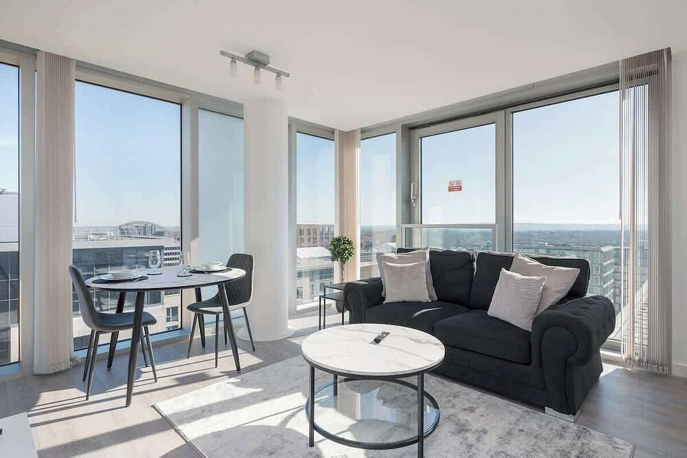 Entire apartment, 1-Bed | Breathtaking City Views + Free Parking in Milton Keynes, South East England