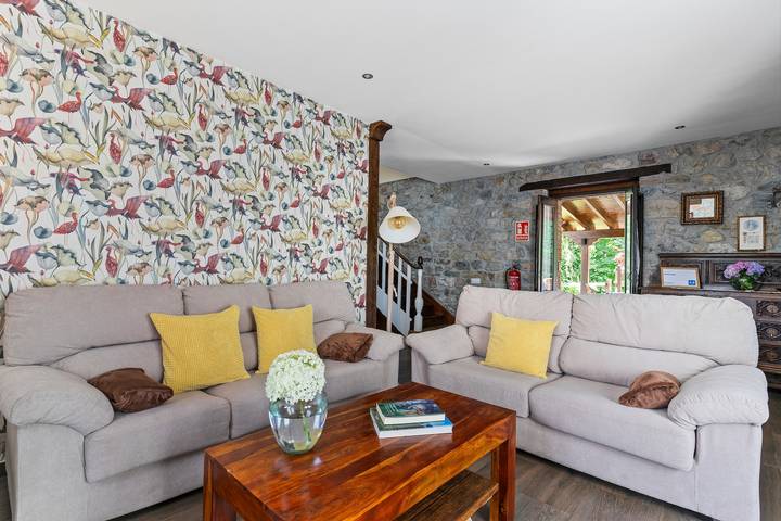 Maison de vacances 'El Reinazu' avec vue montagne, terrasse privée et Wi-Fi in Sotu Cangues, Cangas de Onís