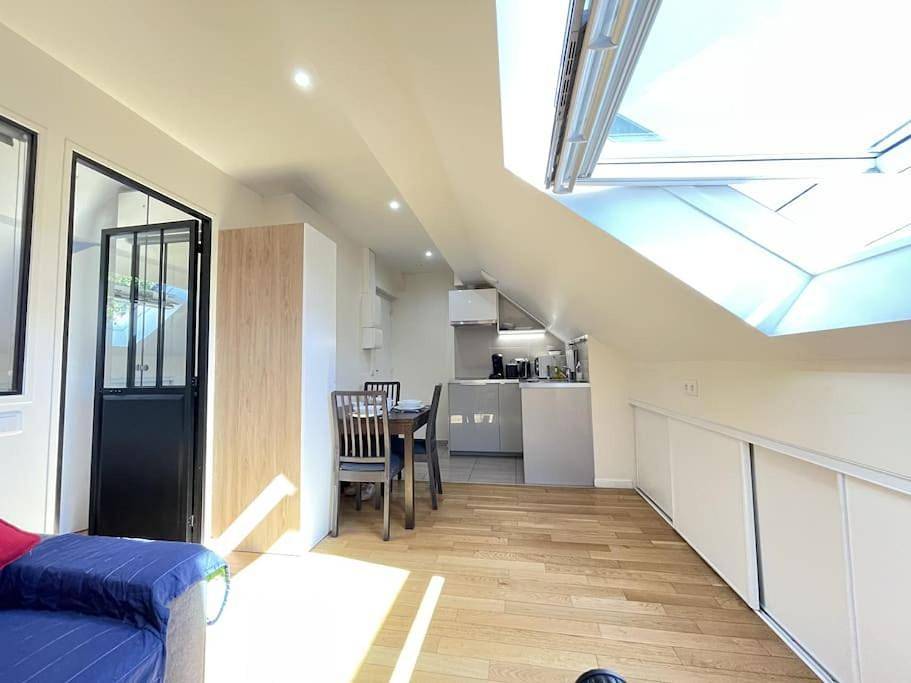 Appartement entier, One-Bedroom Apartment in Jouy-en-Josas, Yvelines