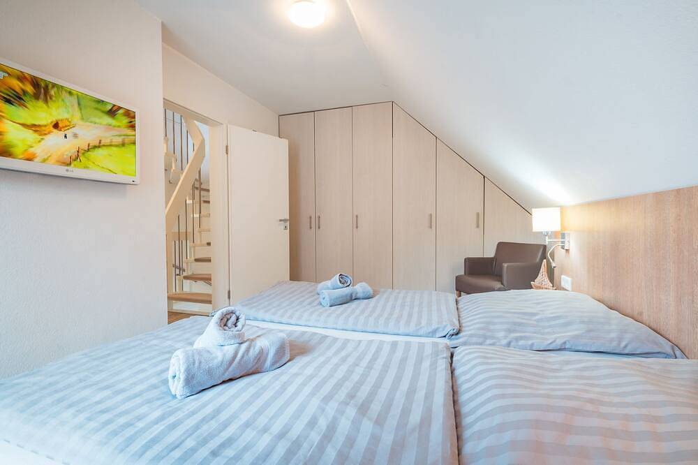 Ganze Wohnung, Rob 23 für 7 Personen, ca. 86 qm, Sauna, Whirlpool - Feriendorf Robbenplatte in Burhave, Butjadingen