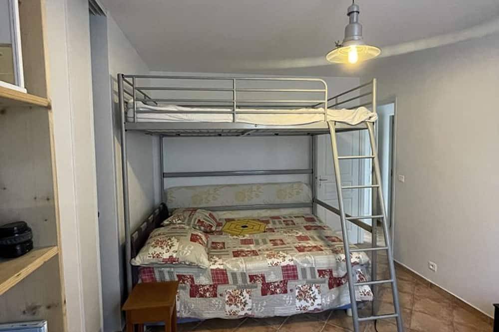 Casa encantadora cerca del lago de Esparron, 2 habitaciones, parking in Esparron-de-Verdon, Parc naturel régional du Verdon