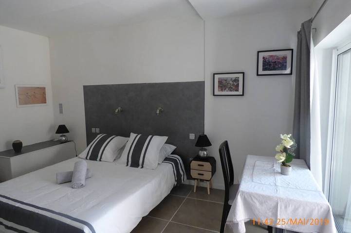 Guesthouse for 2 people, with hot tub and garden as well as pool - 1