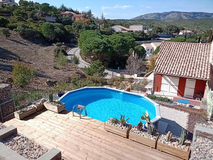 Location de vacances pour 6 personnes, avec jardin ainsi que vue et piscine à Treilles - 4