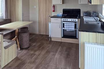 Static Caravan for 8 People in Leysdown, Kent, Photo 3