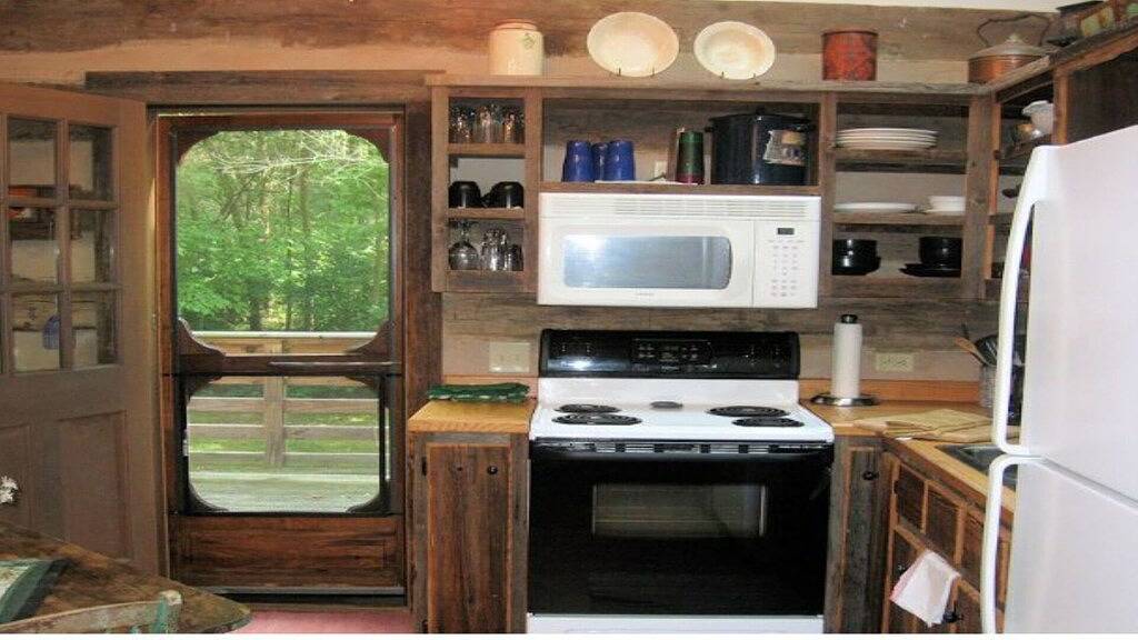 Tavern River Cabin, Historisch, Flussufer, Block, Hottub, Großer Steinkamin in Page County