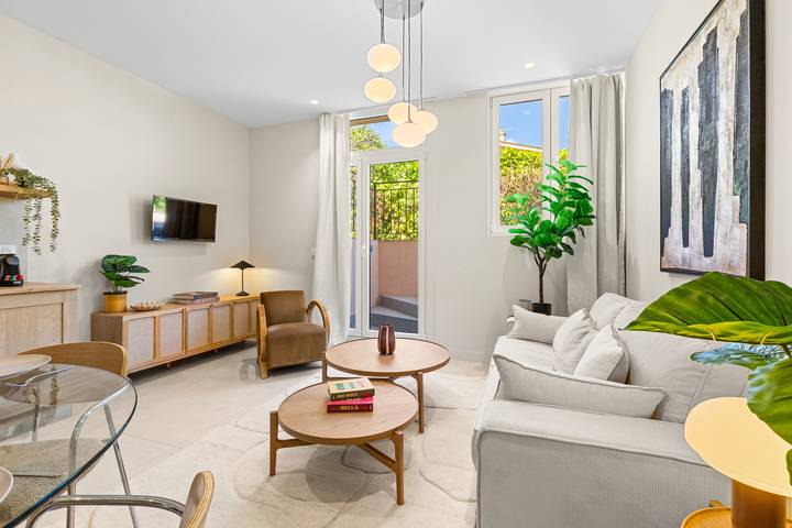 Apartamento entero, 625 Liberation - Lot 1 in Saint-Laurent-du-Var, Costa mediterránea (Francia)