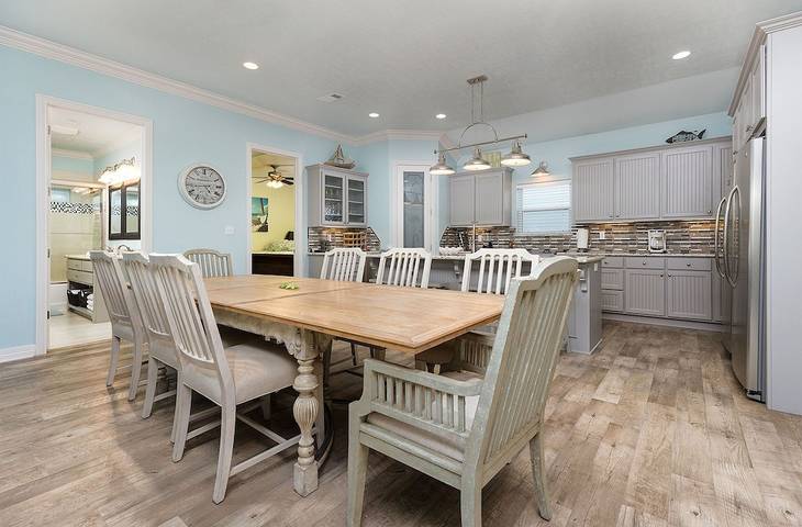 Vacation rental for 15 people, with yard and balcony in Bolivar Peninsula