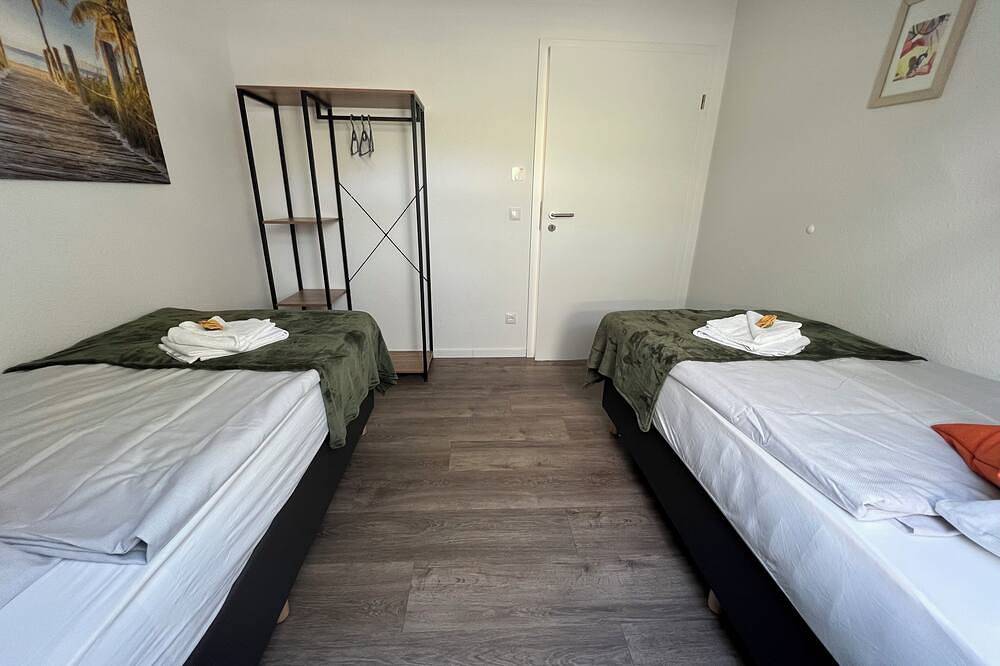 Ganze Wohnung, Fewo \"Neptun\" Papenburg 2Sz Ebk Modernes Bad Grosse Dachterrasse Neubau Wlan in Papenburg, Nordseeküste