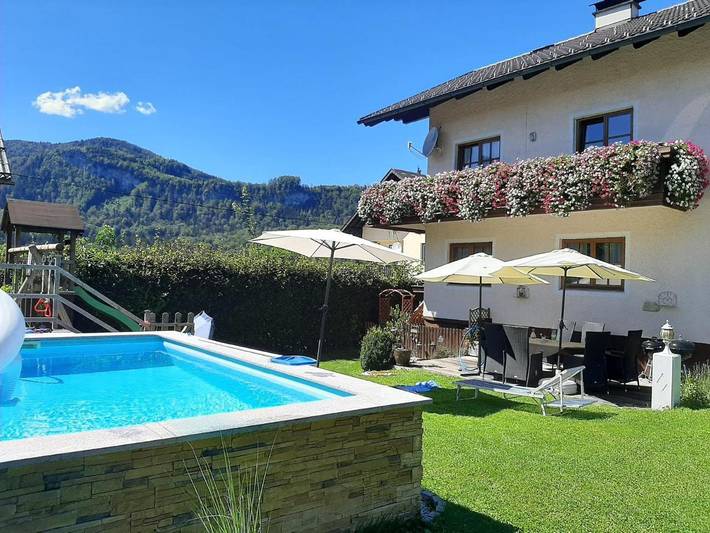 Ferienhaus für 8 Personen, mit Balkon und Terrasse sowie Garten und Pool