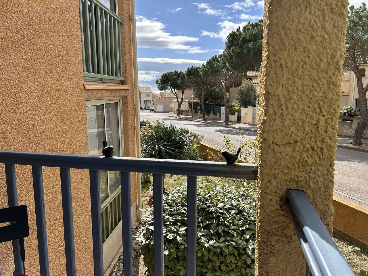 Ganze Wohnung, 2-Zimmer-Wohnung mit Balkon & Parkplatz - 800m Strand, Haustiere erlaubt in Saint Pierre la Mer, Fleury