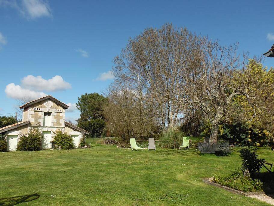 Four-Bedroom House in Saint-Ciers-sur-Gironde, Région de Blaye