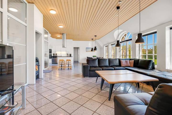 Øvej 18 ist ein luxuriöses Poolsommerhaus, in dem Hunde erlaubt sind, mit einem uneinsehbaren Grundstück. in Ulfborg, Holstebro und Umgebung