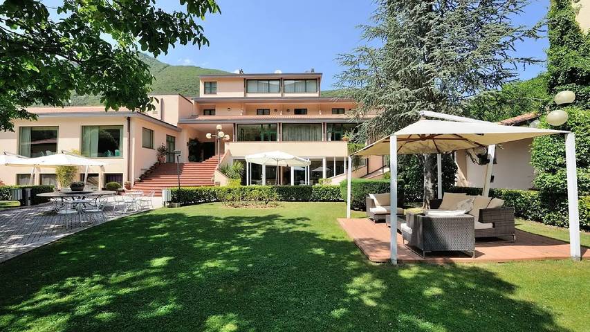 Villa per 6 persone, con piscina e giardino nonché idromassaggio e sauna a Foligno