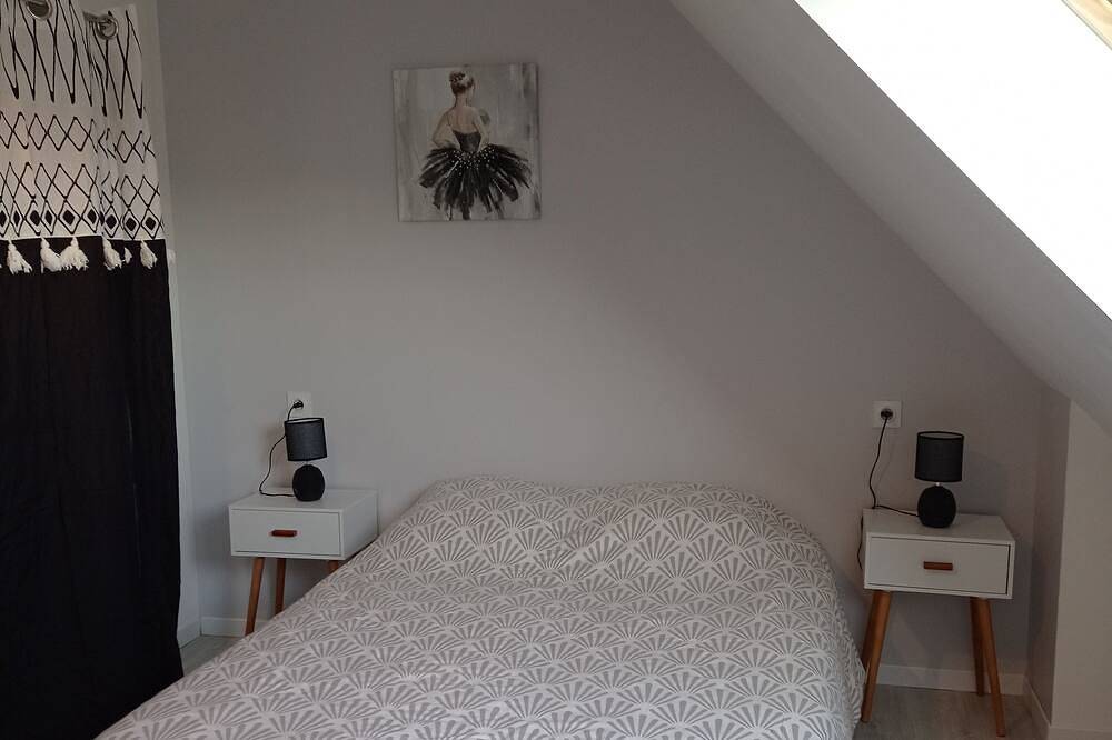 3* House With Garden And Terrace (sleeps 8) in Pont-L'Abbe in Pont-l'Abbé, Côte de Cornouaille