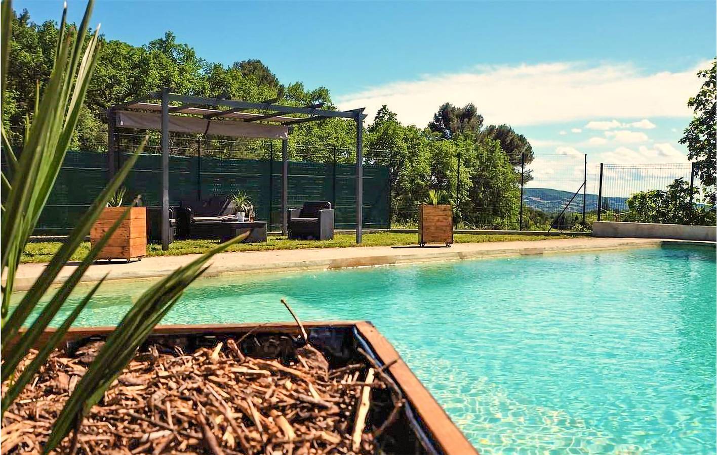 Gemütliches Apartment mit Klimaanlage, Kabel-TV, Pool und Parkplatz in Visan, Enclave de Valreas