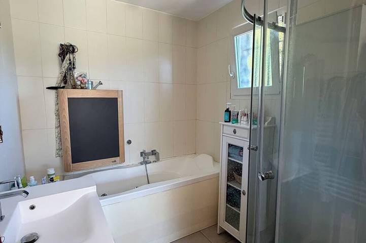 Villa 8 personnes à proximité du centre village et de l'aérodrome. in Tallard, Région de Gap