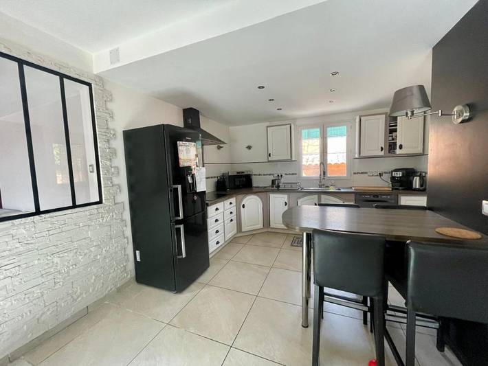 Location de vacances pour 6 personnes, avec piscine ainsi que vue et jardin à Vinon-sur-Verdon - 2