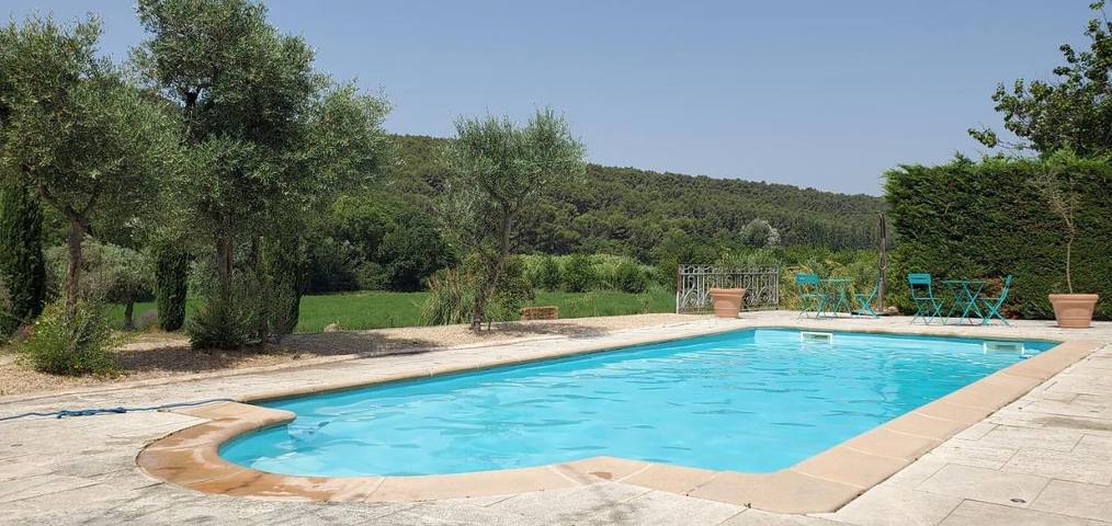 Chambre d’hôte pour 2 personnes, avec piscine ainsi que jardin et jacuzzi dans les Bouches-du-Rhône - 2