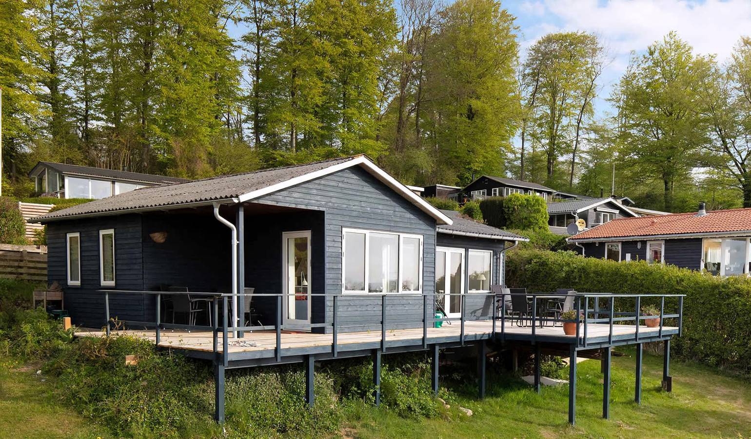 Nyrestaureret sommerhus med smuk havudsigt in Skarrev, Aabenraa