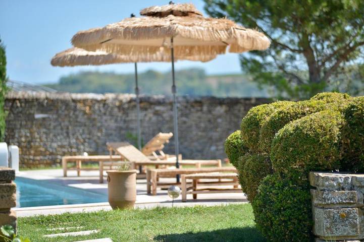 Gîte pour 4 personnes, avec piscine et terrasse ainsi que vue et jardin à Pouilly-le-Monial - 4