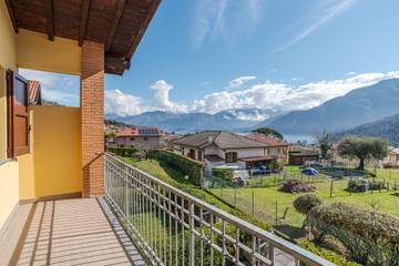 Gîte pour 4 personnes, avec terrasse et vue sur le lac à Lenno