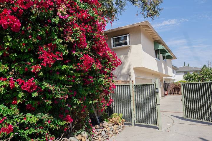 Vacation rental for 6 people, with yard and balcony, with pets in Sunnyvale