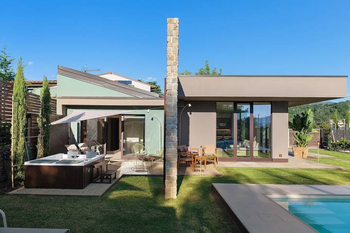 Casa vacanza per 10 persone, con Idromassaggio e Giardino a Reggello