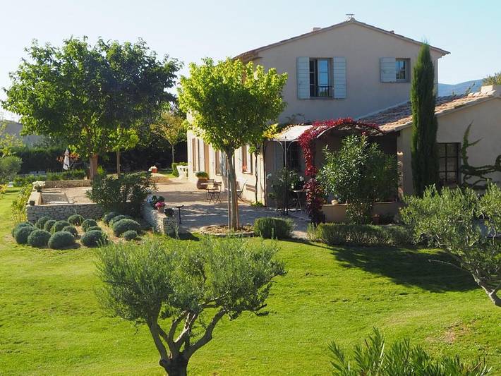 Chambre d’hôte pour 4 personnes, avec Terrasse et Jardin ainsi que Piscine et Vue