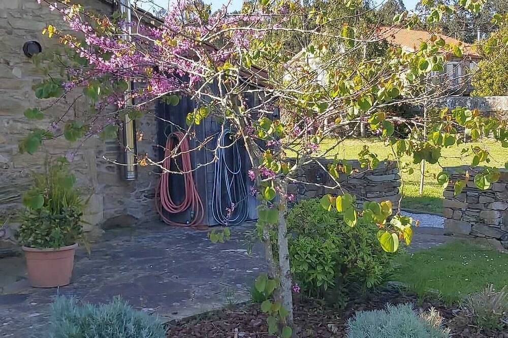 Casa do demo Historic stone house in Ponteceso, Costa da Morte