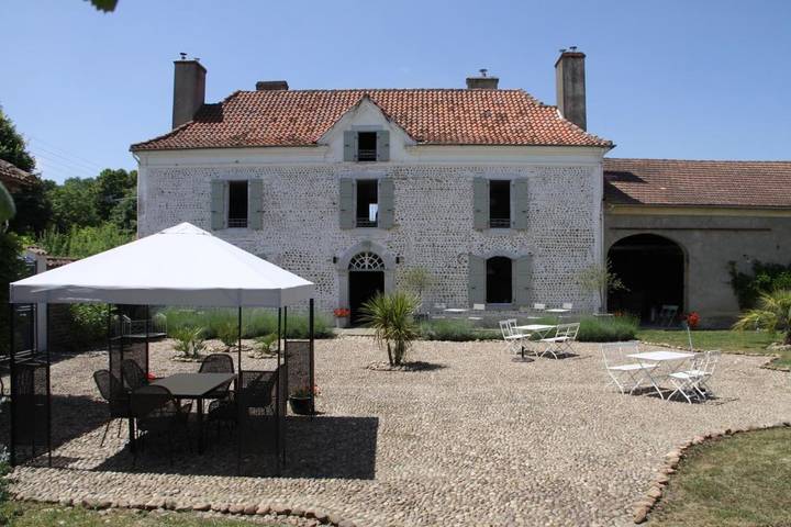 Maison d’hôte pour 2 personnes, avec jardin ainsi que terrasse et piscine dans les Hautes-Pyrénées - 2