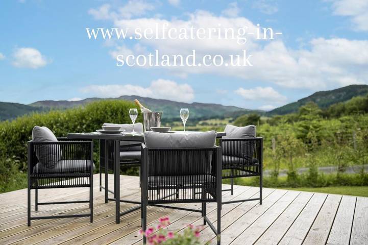 Lodge for 2 people, with view and terrace in Pitlochry