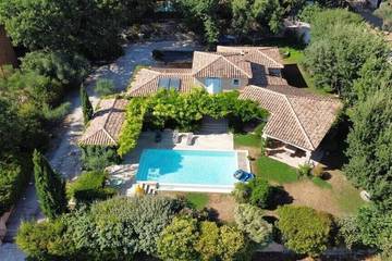 Gîte pour 5 personnes, avec jardin, animaux acceptés à Garéoult