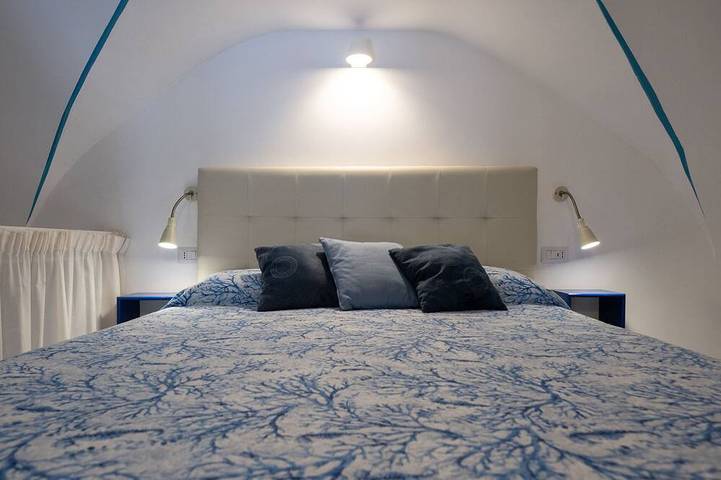 Levante - charming apartment with sea-view terrace, fits up to 7 guests in Maiori, Amalfi Coast