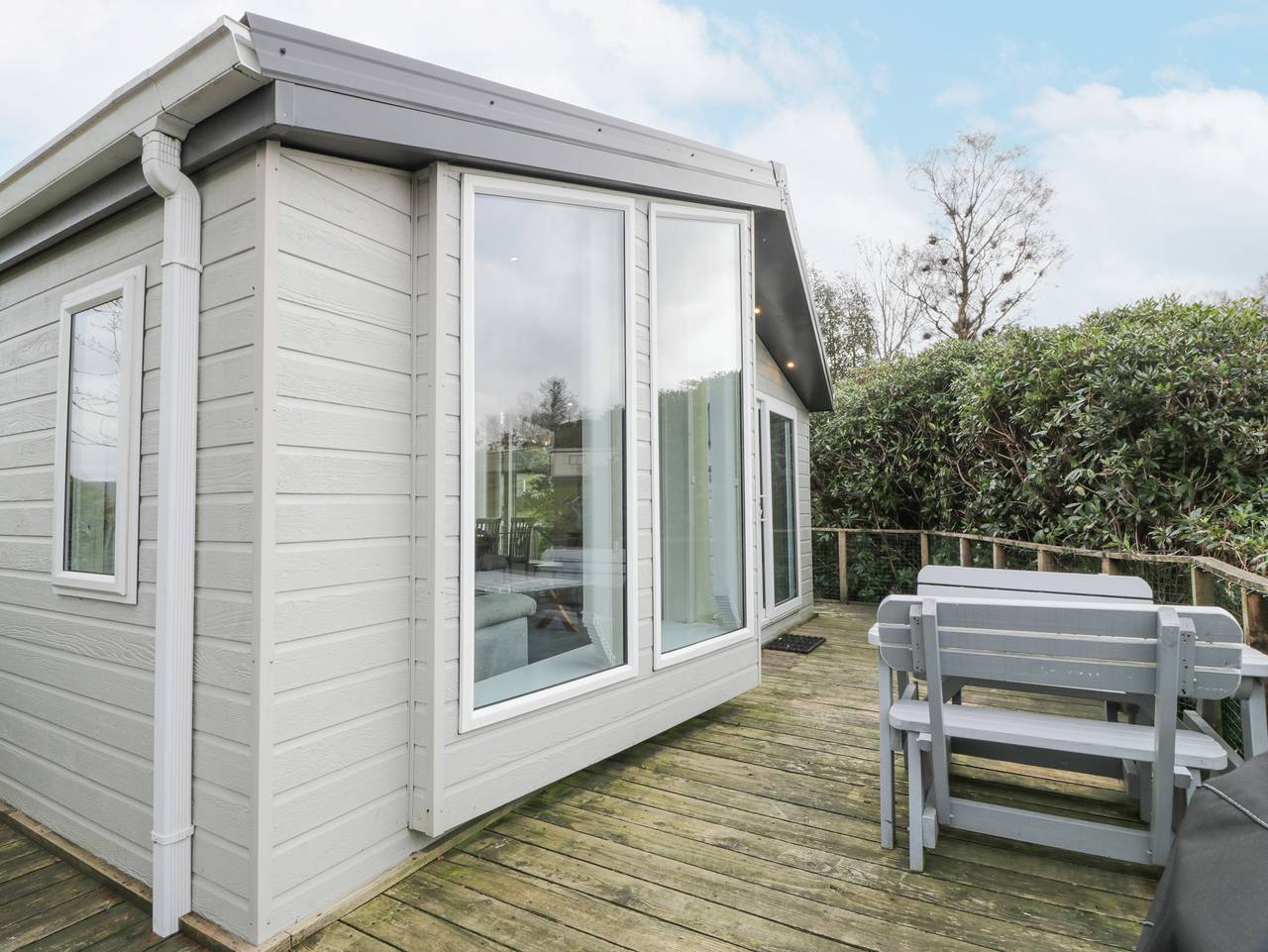 Oyster Bay Lodge in Kippford, Dumfries and Galloway