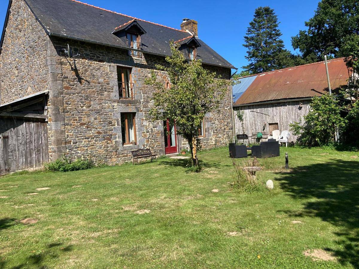 Three-Bedroom House in Combourg, Région de Saint-Malo