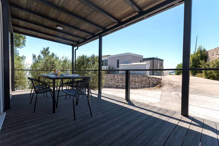 Ferienhaus für 6 Personen, mit Terrasse und Pool sowie Ausblick in Drage (Pakoštane)