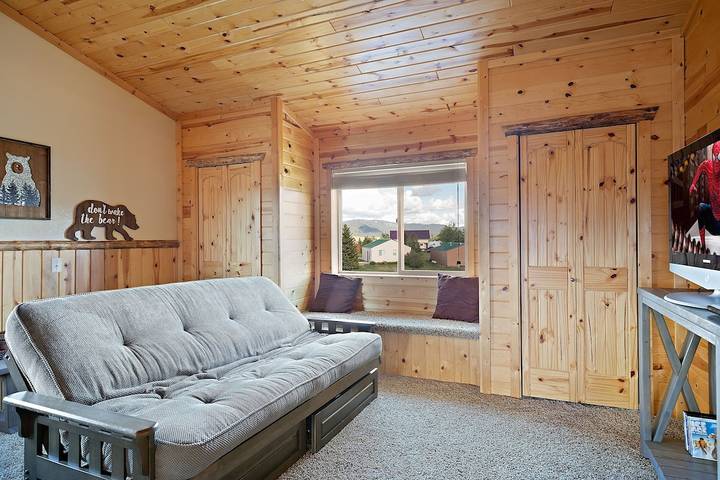 Glamping for 10 people, with hot tub and balcony in Idaho