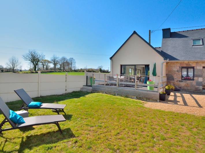 Location de vacances pour 6 personnes, avec terrasse et jardin à Ploubezre - 2