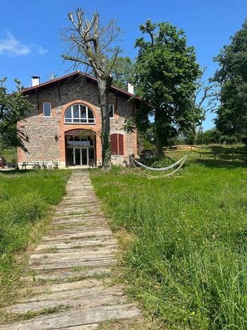 Chambre d’hôte pour 2 personnes, avec sauna et piscine ainsi que vue et jardin dans Peyssies