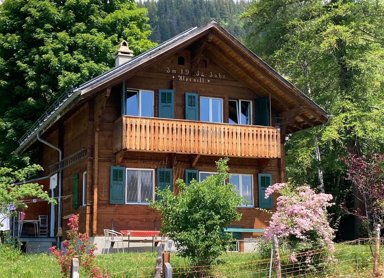 Chalet "Alpidyll" mit Blick auf die Berge in Hasliberg, Berner Oberland