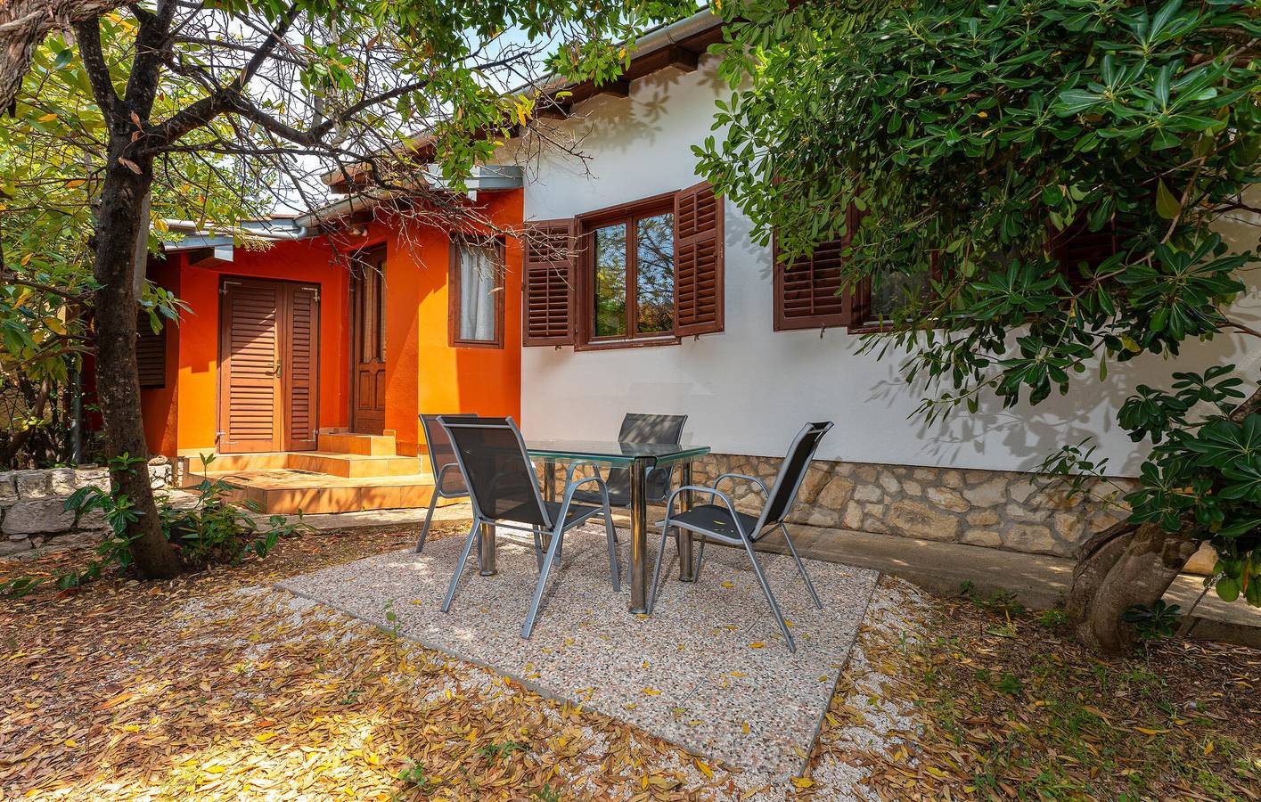 Gemütlich, 1,5 km vom Strand entfernt: Modernes Apartment mit Terrasse und WLAN in Sveti Filip i Jakov, Općina Sveti Filip i Jakov