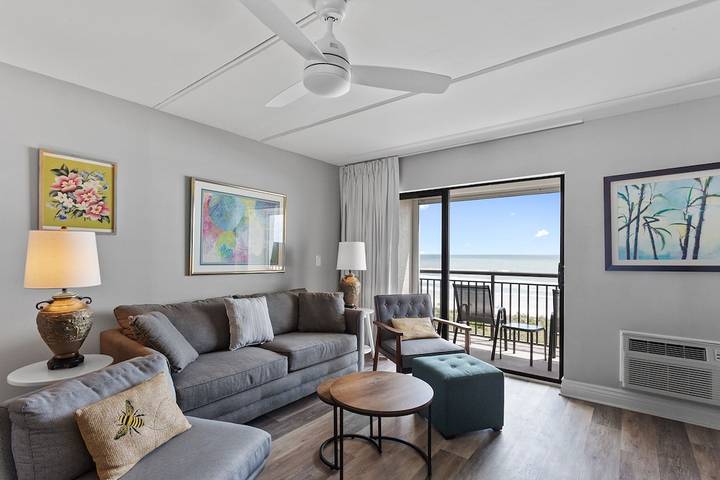 Vacation rental for 5 people, with pool and balcony in Crescent Beach