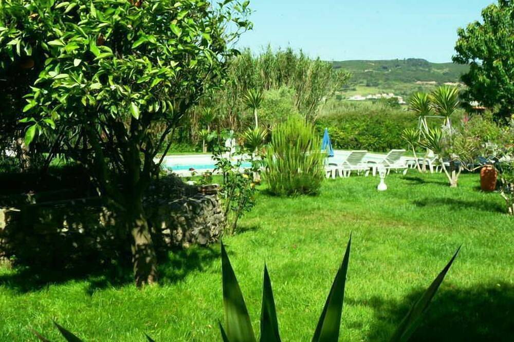 Pensión / bed & breakfast / Quartos de hospedes- Nazaré- Alcobaça. in Cela, Leiria District