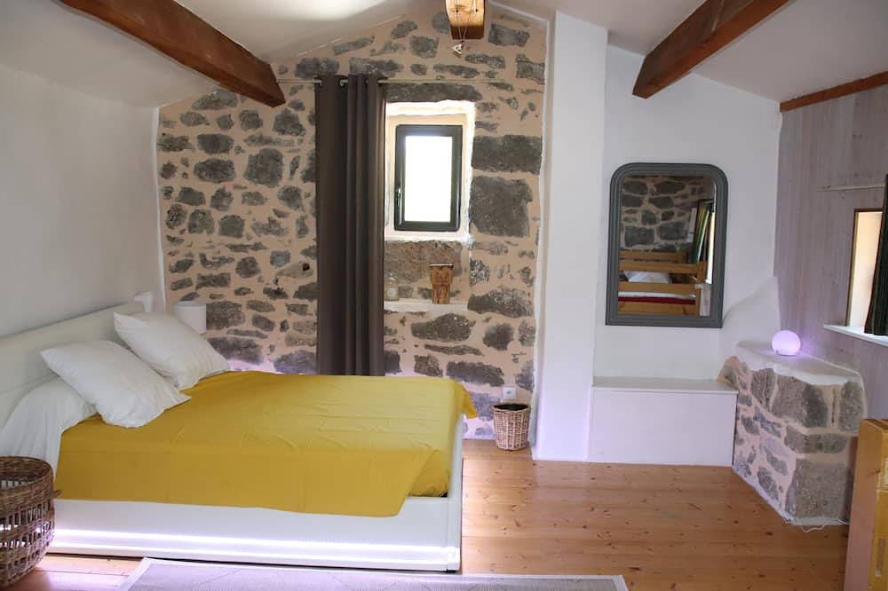 Antigua casa de piedra completamente renovada para 6 personas in Labeaume, Ardèche