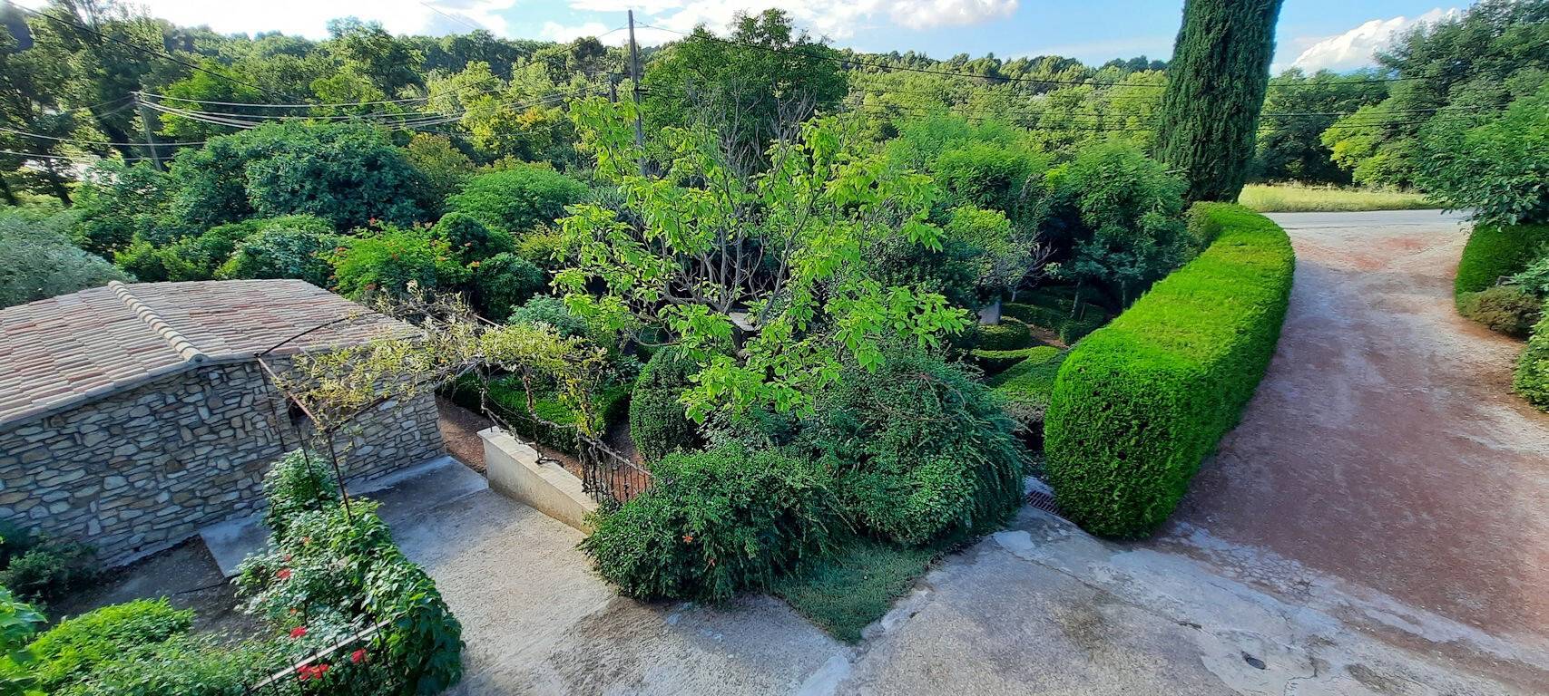 Appartement entier, Appartement « Gîte Ventoux Blanc » avec vue sur la montagne, piscine privée et Wi-Fi in Méthamis, Parc naturel régional du Mont-Ventoux