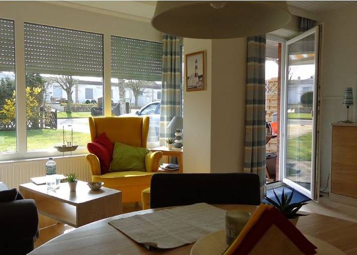 Ferienwohnung für 4 Personen, mit Terrasse und Balkon/Terrasse in Büsumer Deichhausen - 2