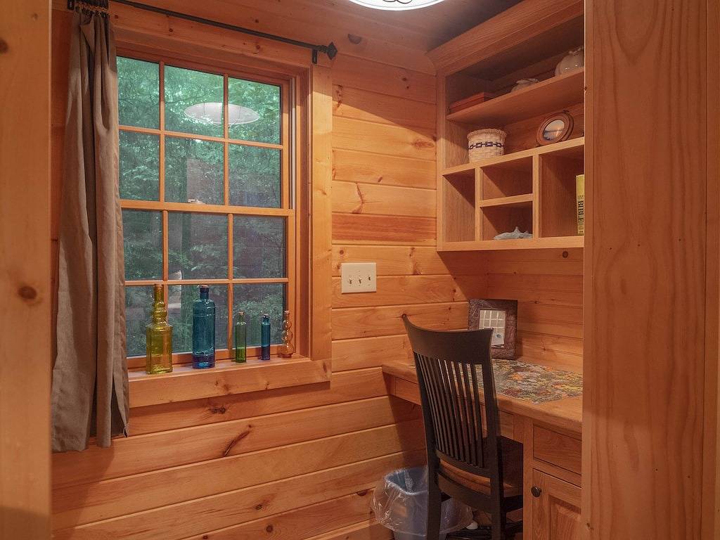 Smokies Hideaway - 2 bdrms/2 bath, private, Secluded, Bonfire pit, Large driveway in Tuckaleechee, Blount County