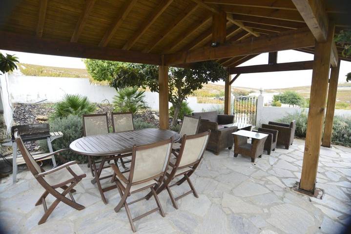 Casa rural con piscina para 22 personas, con vistas además de piscina y jardín, Se admiten mascotas en Campiña de Jerez - 2