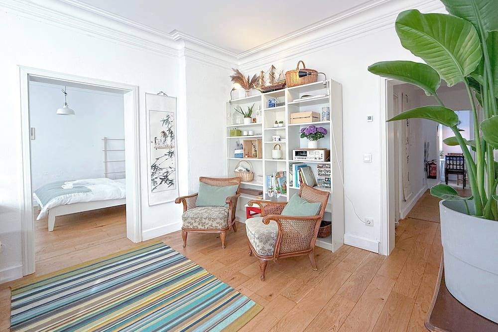 Ganze Wohnung, Stilvolle Altbauwohnung in Hamburg Ottensen – charmant & zentral für 2-5 Gäste in Ottensen Hamburg, Hamburg