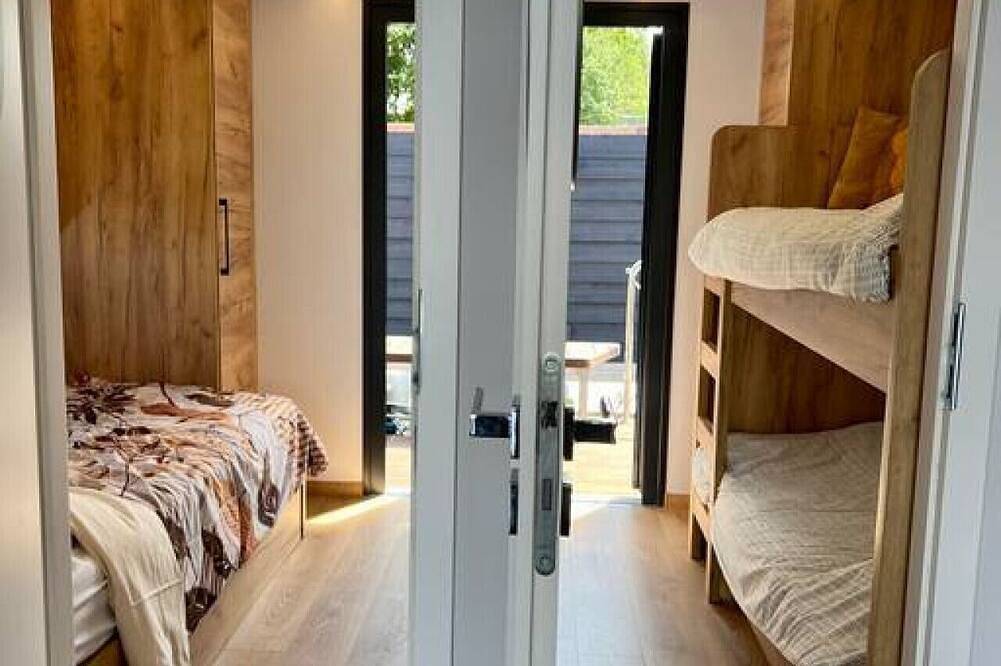 Geheel appartement, New - Little Asia - Houseboat on a lake near Amsterdam with Sauna in Vinkeveen, Groene Hart